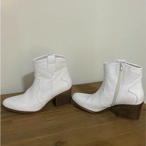 White Cowboy Boots- Dirty Laundry, Size 9.5